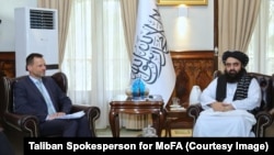  تصویر آرشیف: امیر خان متقی سرپرست وزارت خارجه طالبان و توماس نیکلاسن نماینده خاص اتحادیه اروپا برای افغانستان 