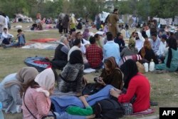 برخی از افغانهای که در جریان دو سال اخیر به هدف رفتن به کشور های اروپایی و امریکایی مهاجر شده اند