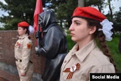 Памʼятник російських загарбників в окупованому Маріуполі, травень 2022 року