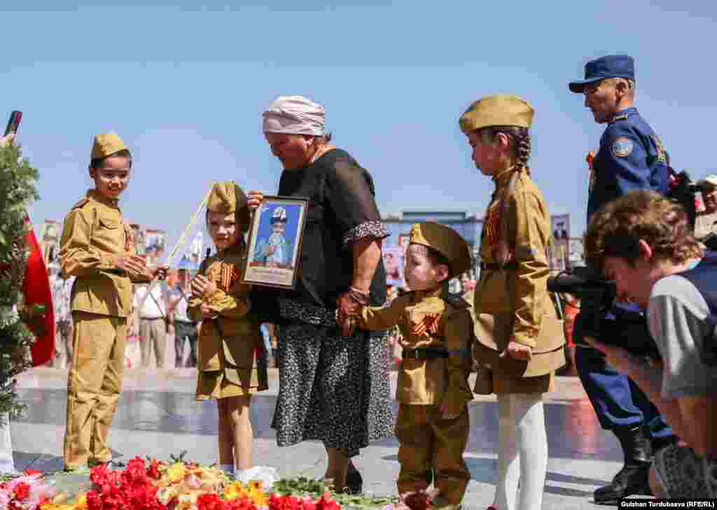 "Өлбөс полк" жүрүшүнүн катышуучулары. 9-май, 2022-жыл.