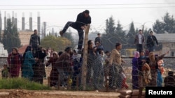 Түркия чек арасына келген сириялык качкындар. 3-декабрь, 2012.