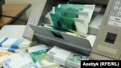 Кыргызстандын валютасы. Иллюстрациялык сүрөт.