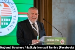 De profesie inginer, Balázs Izsák conduce Consiliul Naţional Secuiesc din 2008.