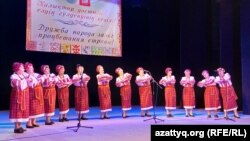 Ресей халықтары бірлігі күніне арналған Оралдағы концертке «Берегиня» украин хоры да қатысты. 3 қараша 2022 жыл.