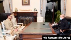 د پاکستان وزيراعظم شهباز شريف سره د پوځ مشر جنرال عاصم منیر ملاقات کوي - انځو رله ارشيفه