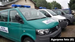 44 de mașini noi pentru paza frontierei cu Ucraina și Republica Moldova au ajuns în 2010 la Botoșani. Doar un exemplu al achizițiilor din bani europeni făcute în pregătirea îndeplinirii criteriilor tehnice de aderare la Schengen.