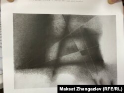 Сүрөт Адис Сейталиевдин "Ч/Б" (ак-кара) аталышындагы каталогунан тартылды.