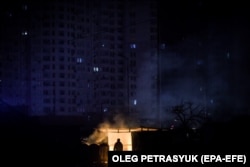 Київ в умовах величезного дефіциту електроенергії, що виник внаслідок багаторазового масованого цілеспрямованого обстрілу Росією енергетичної інфраструктури України. 28 листопада 2022 року