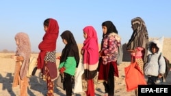 تعدادی از کودکانی که در صنوف محلی آموزشی در ولایت قندهار تنظیم شده بودند