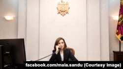 Președinta Maia Sandu a fost victima unei farse, crezând că vorbește cu prim-ministrul Ucrainei pe o aplicație pentru apeluri video. „O manipulare de tip deepfake”, a spus atunci Președinția.