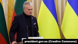 «Ми не повинні вагатися приймати сміливіші рішення, оскільки інакше режим Путіна вирішить, що західні союзники занадто слабкі», – сказав Гітанас Науседа 