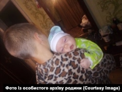 Іван Бауер з сестричкою Катею. Фото з особистого архіву родини