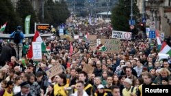 Proteste masive continuă în Ungaria după ce încă opt profesori au fost concediați miercurea trecută. | Reuters, Marton Monus