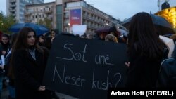 Protesta në Prishtinë pas vrasjes së një gruaje shtatzënë. 