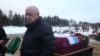Wagner founder Yevgeny Prigozhin attends the funeral of one of his fighters in December.  "Вагнер" басшысы Евгений Пригожин жауынгерін жерлеу рәсімінде. 2022 жылғы желтоқсан.