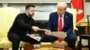 Președintele ucrainean Volodimir Zelenski și președintele american Donald Trump în timpul întâlnirii din Biroul Oval de la Casa Albă din 28 februarie 2025
