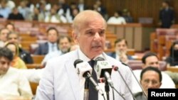 وزيراعظم شهباز شريف ویلي چې د پاکستان ایين د نگران وزيراعظم ټاکلو لپاره اته ورځې وخت ورکړی دی.(انځور: ارشیف)