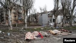 Тіла мирних жителів, загиблих під час повномасштабного вторгнення Росії в Україну, 17 квітня 2022 року