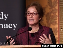 Колишня посолка США в Україні Марі Йованович назвала Коболєва «чистим, наскільки це можливо», й «безстрашним» у проведенні реформ