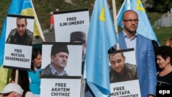 Крым татарларынын активисттерин абактан бошотууну талап кылган акция ушул жылдын август айында Киевде өткөн.