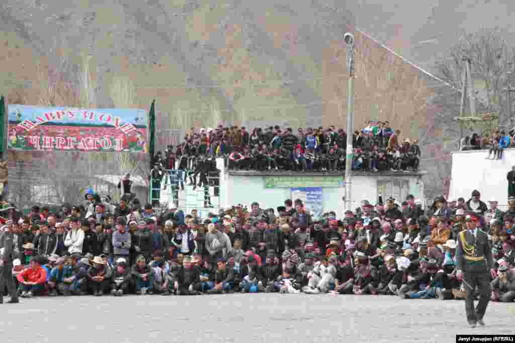 Зрителями борьбы являются в основном мужчины. Когда страсти накаляются, погасить запал удается только "пожарным".&nbsp;