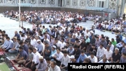 Дүйшөмбү шаарындагы борбордук мечит. 19-апрель, 2018-жыл.