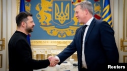 Украинскиот претседател Володимир Зеленски и американскиот секретар на армијата Даниел Дрискол, Киев, 20 ноември 2025 година