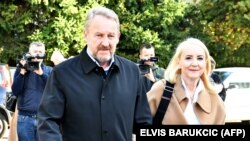 Sebija Izetbegović sa suprugom Bakirom Izetbegovićem, predsjednikom vodeće bošnjačke Stranke demokratske akcije, 2. oktobra 2022.