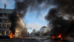 Rusia a lovit cu rachete centrul Kievului și alte orașe din Ucraina ca răspuns la atacul asupra podului Kerci, care leagă Crimeea de Ucraina, și înaintea Consiliului de Securitate ce va fi convocat luni de Putin. S-au înregistrat victime și distrugeri.