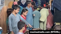 کودکان افغان در بازداشت پولیس در شهر کراچی پاکستان - عکس از آرشیف