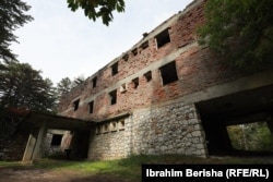 Hyrja kryesore e hotelit "Iliria".