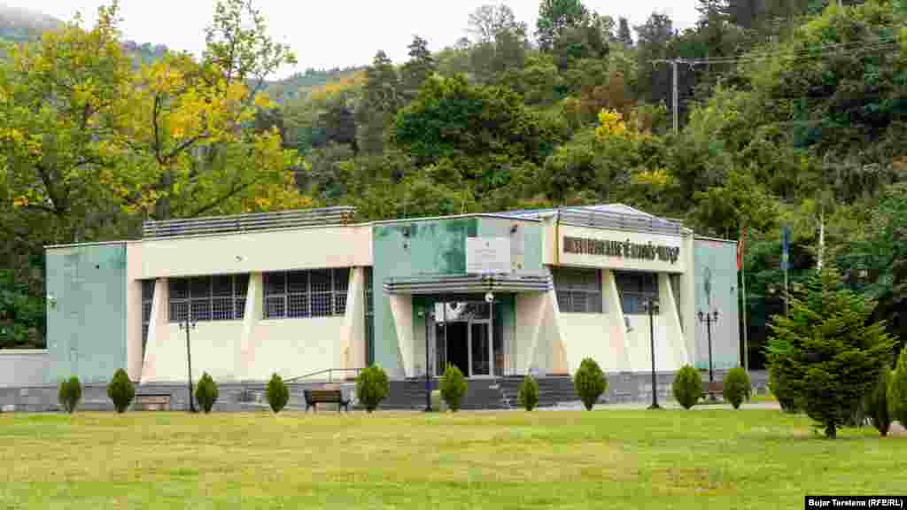 Muzeu shtetëror i kristaleve dhe mineraleve të ndërmarrjes Trepça - Stantërg.