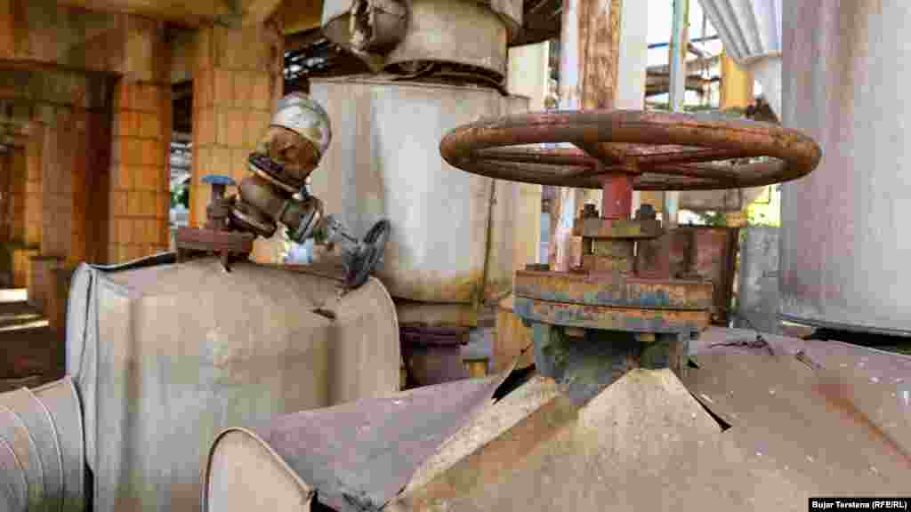 Makineri e vjetruar dhe jashtë funksionit e Metalurgjisë së zinkut.