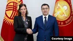 Президент Садыр Жапаров жана БУУнун Кыргызстандагы тутумунун  туруктуу координатору Антье Гравени.