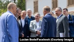 Teza de doctorat a ministrului Lucian Bode a încins spiritele pe rețelele sociale, după ce în lumea academică s-a dezbătut dacă lucrarea este secretă.