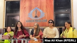 د نرښځيانو مشرانو د سېپټمبر پر ۳۰مه په کراچۍ پريس کلب کې د خبري غونډې پر مهال وويل چې دغه قانون سم دی او څوک دې پرې سياست نه کوي.