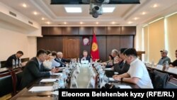 Дача СУ конушундагы учак кырсыгынын себеп-кесепетин иликтеген коомдук комиссиянын отуруму. 12-май, 2022-жыл.