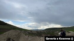 Fshati Shtaval në Serbi ku dyshohet se ekziston një varrezë masive. 