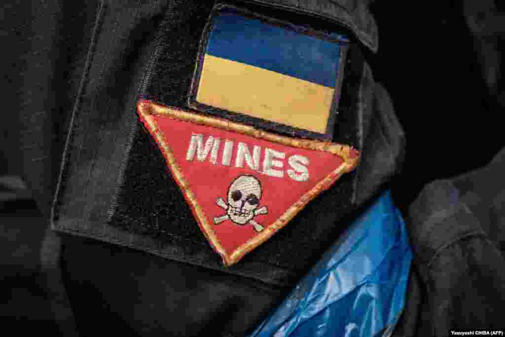 Росія не є учасником Договору про заборону мін 1997 року, який ратифікували 164 країни. Крім заборони використання такої зброї, договір також вимагає знищення її запасів, розмінування територій та надання допомоги постраждалим