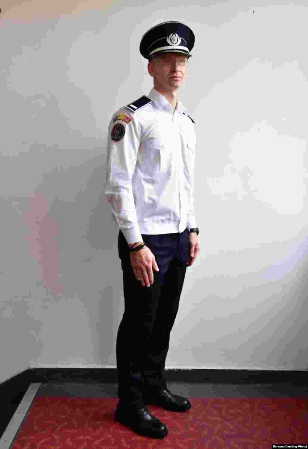 Cămașă bluză cu mânecă lungă.