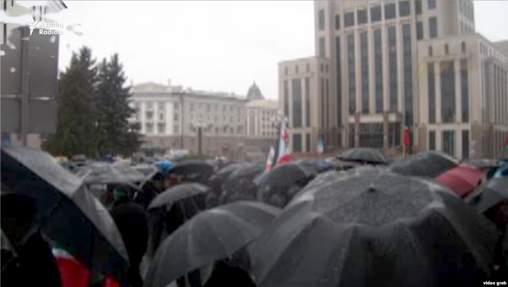 Ирек мәйданында соңгы Хәтер көне җыены 2012 елда уза. Татарстанда хакимият биналары янында урам җыеннары уздыруны тыючы канун кабул ителгәннән соң Ирек мәйданында хәтер көне митинглары тыела.