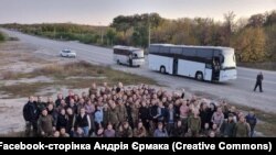 რუსეთის ტყვეობიდან გათავისუფლებული 108 ქალი. ფოტოს ავრცელებს ანდრი ერმაკი. 17 ოქტომბერი 