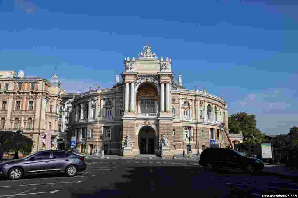 Одеський національний академічний театр опери та балету побудований у 1887 році &ndash; найстаріший театр міста та одна з найвідоміших його визначних пам'яток