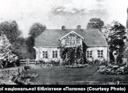 Спершу родина жила у цьому будинку в Прилбичах, біля якого збудувала новий