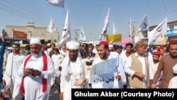 په لکي مروت کې په وروستیو میاشتو کې د ناامنۍ پرضد پراخې مظاهرې او لاریونونه شوي دي. 