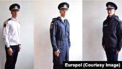 Uniformele militare reprezintă o afacere de sute de milioane de lei pe an, afacere de care se ocupă un număr limitat de firme