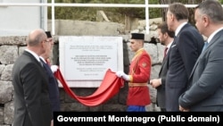 Tokom opsade Dubrovnika 1991. godine, koju su sprovodili rezervisti JNA uglavnom iz Crne Gore, zarobljenici sa hrvatske strane su odvođeni u logor Morinj, gdje su zlostavljani.