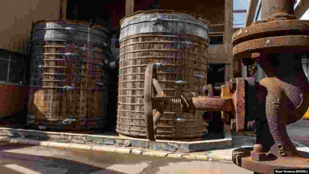 Makineri e degraduar nga mungesa e mirëmbajtjes. Parku industrial në Mitrovicë.