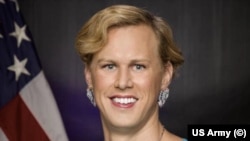 Maiorul Jamie Lee Henry.