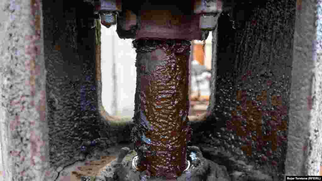 Makineri e ndryshkur në Parkun industrial në Mitrovicë.